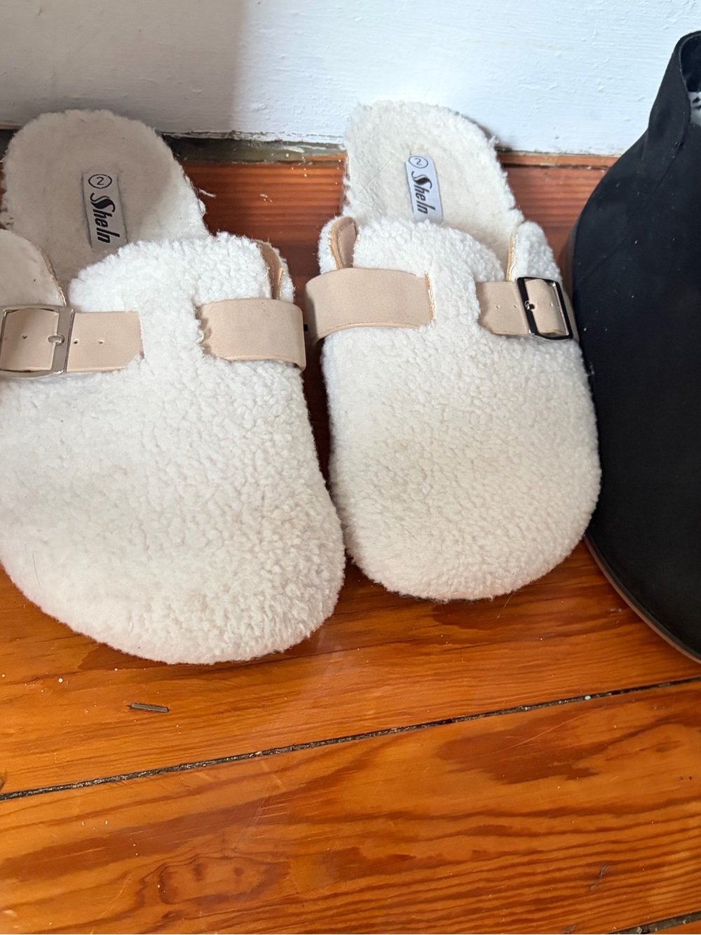SHEIN Cream Fleece Kids Moccasin Slippers with Buckle